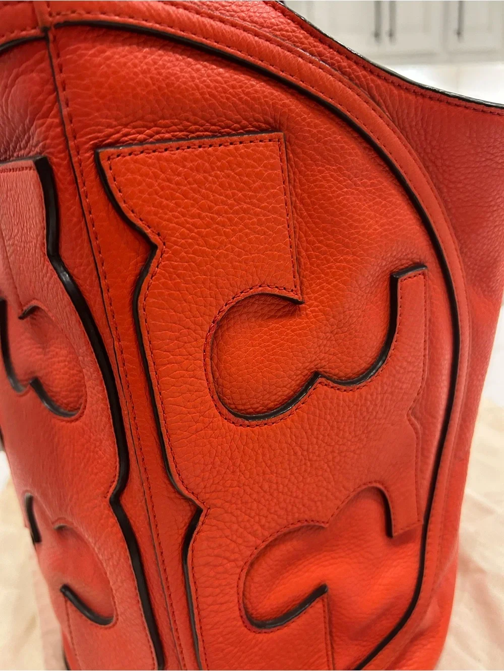 Tory Burch All T Poppy Leather Shoulder Hobo with Embossed Logo - Picture 4 of 12